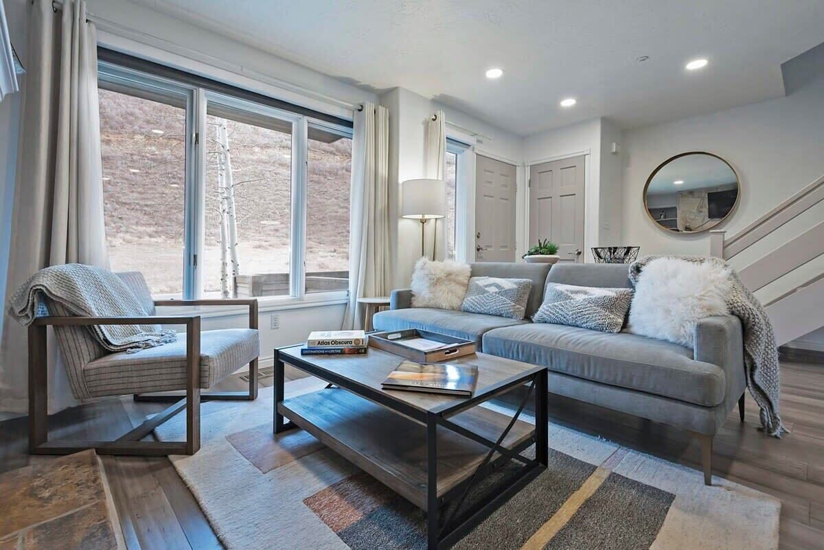 2BR Condo Steps from Ski Resort w/ Private Hot Tub