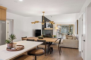 TV, fireplace