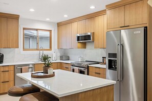 Fridge, microwave, oven, stovetop - Newly Remodeled 5BDR Ski-in/Out w/ Stunning Views! (Park City)