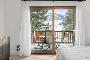 5 bedrooms, iron/ironing board, WiFi, bed sheets - Newly Remodeled 5BDR Ski-in/Out w/ Stunning Views! (Park City)