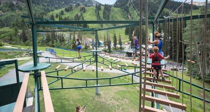 Ski-in/out 2 BDR Condo in the Heart of the Action!