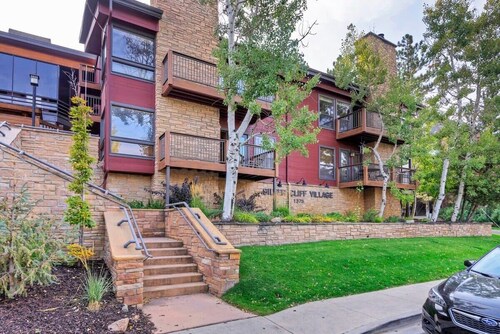 2BDR Condo - Stunning Location in Town!