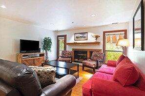 TV, fireplace, DVD player, offices - Stunning Location - 2BDR Condo Retreat! (Park City)