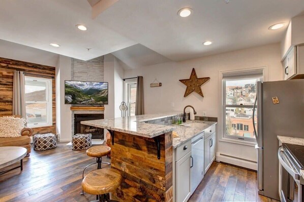 Fridge, microwave, oven, stovetop