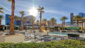 3 outdoor pools, pool loungers