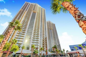 Front of property - Signature Condos (Las Vegas)