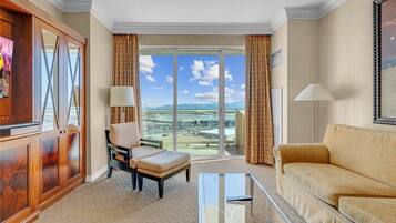 1 bedroom, in-room safe, individually decorated, individually furnished