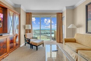 1 bedroom, in-room safe, individually decorated, individually furnished