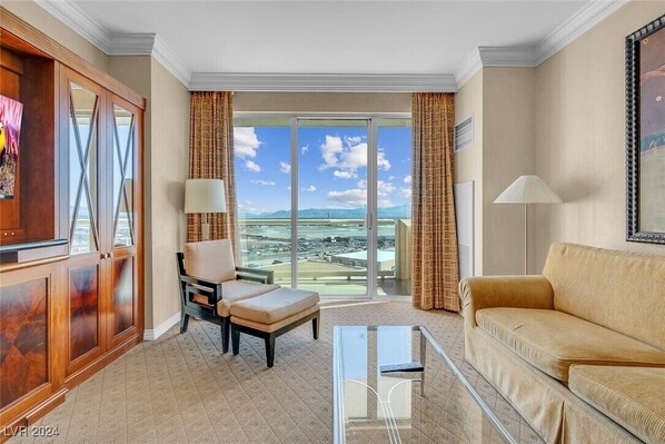 In-room safe, individually decorated, individually furnished, desk