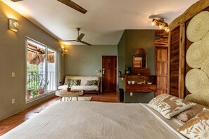 6 bedrooms, desk, iron/ironing board, travel cot - MAYA CALA ~LAKEFRONT STUNNING PRIVATE SETTING  DOCK PALAPA & SWINGS SUP-B KAYAKS (Bacalar)