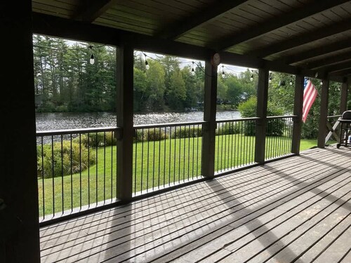 Whitney Landing: A Lakeside Getaway on Upper Cold Stream Pond