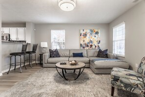 Smart TV - Cozy Home in Downtown Fishers (Fishers)