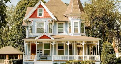 Charming Historic Upper Walk to Downtown & Lakes