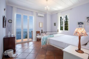 4 bedrooms, iron/ironing board, travel crib, WiFi - Boutique Villa Andronice with amazing view at the Ionian Sea (Tsoukalades)