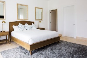 5 bedrooms, desk, iron/ironing board, travel cot