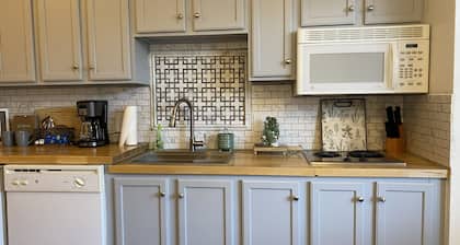 Lovely studio at Mariners Landing!