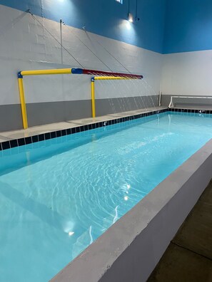 Indoor pool, a heated pool - Lovely studio at Mariners Landing!  (Huddleston)