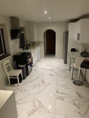 Microwave, oven - Private room in residential home (LONDON)