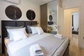 Family Villa | 4 bedrooms, iron/ironing board, free WiFi, bed sheets - Villa Marko (Makarska)