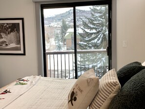 3 bedrooms, in-room safe, desk, iron/ironing board