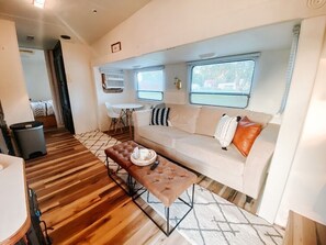 Smart TV, books, stereo