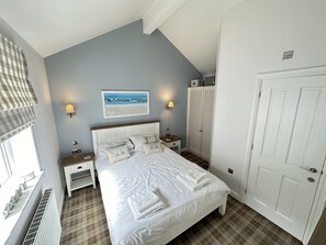 2 bedrooms, iron/ironing board, free WiFi, bed sheets - Stunning Coastal Beach House - Sleeping 5 in 2 Bedrooms - Pool and Beach Access Included. (Filey)