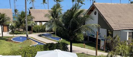 Utendørsbasseng og et oppvarmet basseng