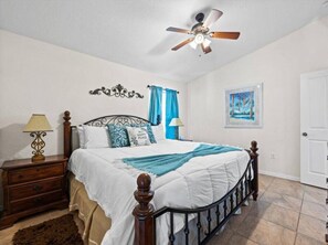 5 habitaciones, tabla de planchar con plancha y cuna de viaje 