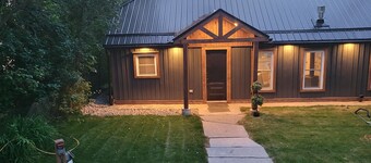 Fully renovated luxury waterfront cottage