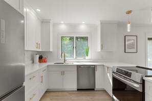 Réfrigérateur, micro-ondes, four, lave-vaisselle