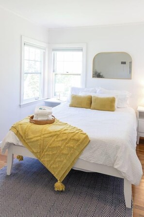 4 bedrooms, desk, iron/ironing board, free WiFi