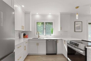 Réfrigérateur, micro-ondes, four, lave-vaisselle