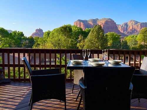 Remodeled Sedona Townhome on Golf Course – Stunning Red Rock Views !!!