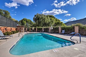 Outdoor pool, a heated pool - Remodeled Sedona Townhome on Golf Course – Stunning Red Rock Views !!! (Sedona)