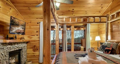 Spacious Cozy Cabin - Best of Both Worlds