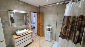 Shower, hair dryer, towels, toilet paper