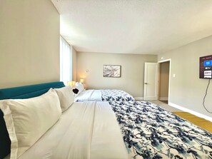 2 habitaciones, caja de seguridad en la habitación y escritorio 