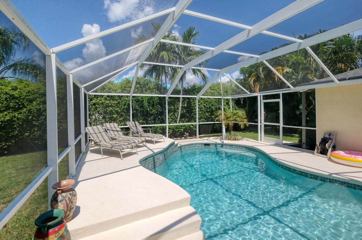 Alberca al aire libre y alberca climatizada