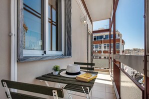 Outdoor dining - Apartment in the city center! (Faro)
