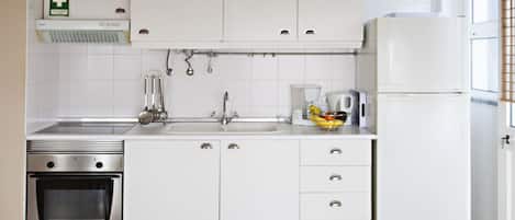 Geladeira, micro-ondas, fogão, cooktop