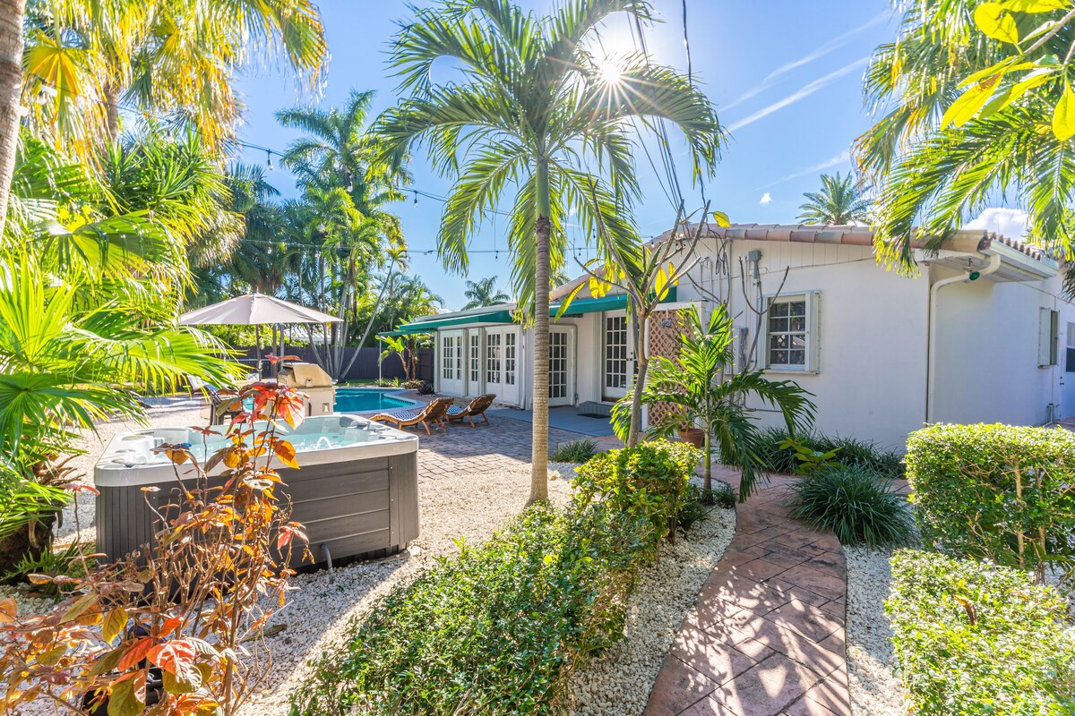 4 Beds+Bath Beach→4mins Heated Pool