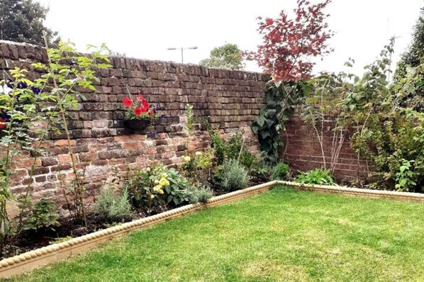 Property grounds - Entire House in Canterbury Centre - Free Parking - WiFi (Canterbury)