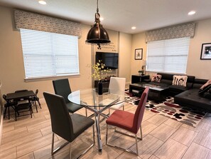 Smart TV, videojuegos, reproductor de DVD y futbolito 