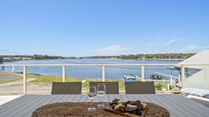 Outdoor dining - Burrill Lake Cottage (Burrill Lake)