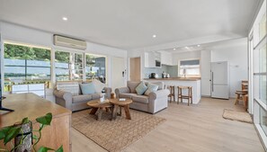 Smart TV - Burrill Lake Cottage (Burrill Lake)