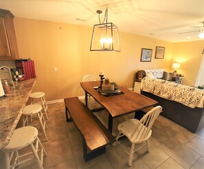 Dining - 2 bed King Master/2 bath condo with lake access and large 16 x 40 boat slip (Osage Beach)