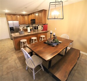 Dining - 2 bed King Master/2 bath condo with lake access and large 16 x 40 boat slip (Osage Beach)