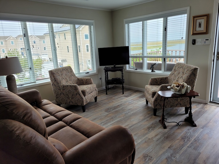 Beautiful Water And Sunset Views With 2 Decks And Dock Waterfront Property! - Avalon, NJ