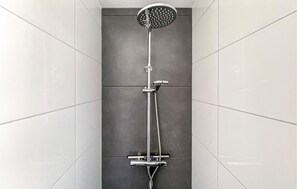 Shower - Stunning home in Ewijk with kitchen (Ewijk)