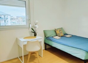 1 bedroom, WiFi - Comfortable room near Paris and transport (Achères)